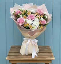 Букет цветов из:  Гвоздики, Орхидеи и Розы #REPLACE_PRED# Зимовниках