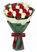Букет Микс из красных и белых роз в Зимовниках