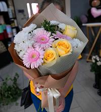 Букет цветов из:  Герберы, Розы и Хризантемы в Зимовниках