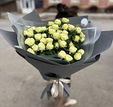 Букет Белые кустовые розы Солинеро в Зимовниках