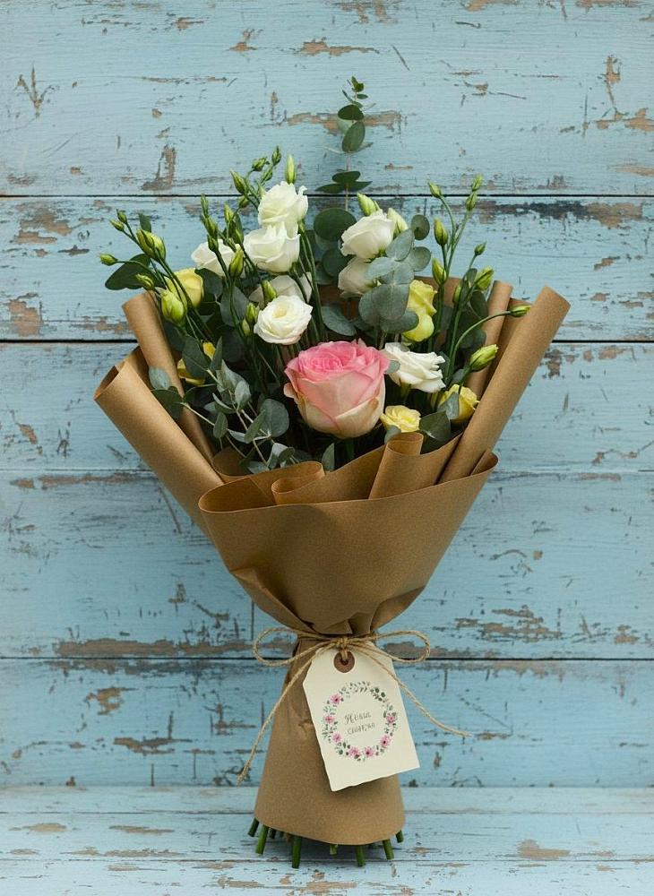 Букет цветов из: Розы и Лизиантусы в Зимовниках