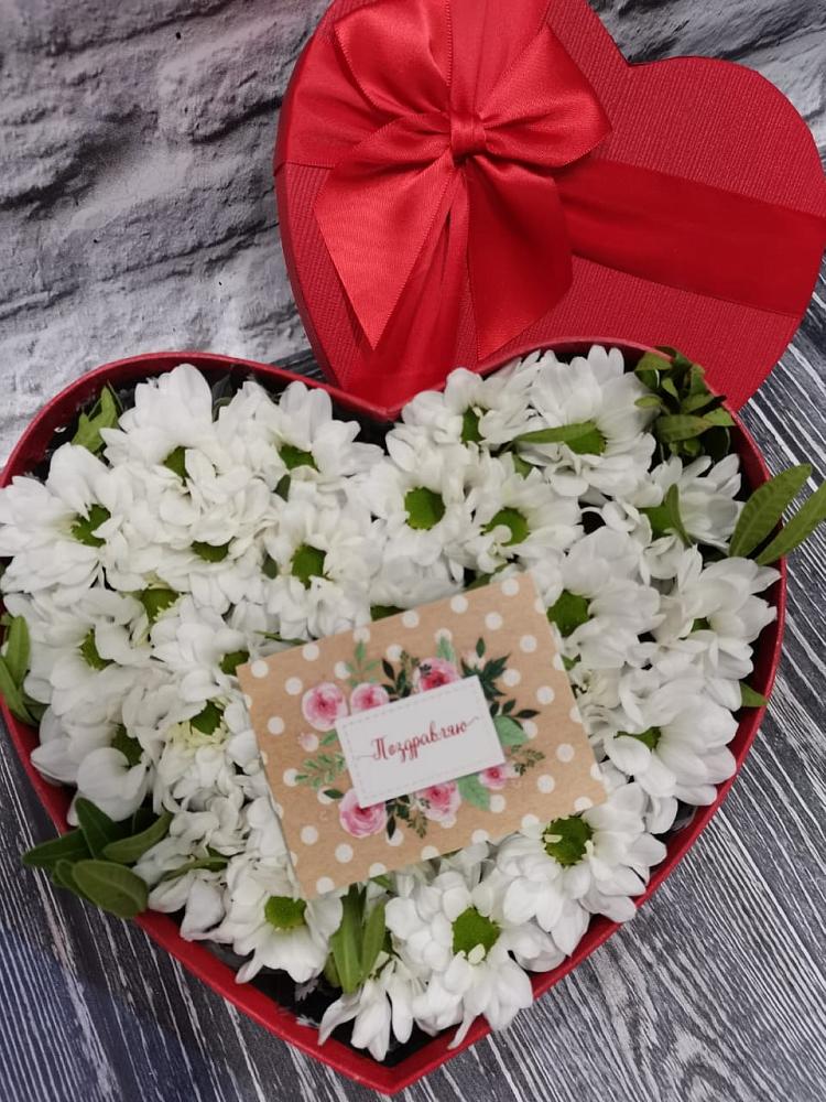 Цветочная композиция из Хризантемы в виде сердца в Зимовниках