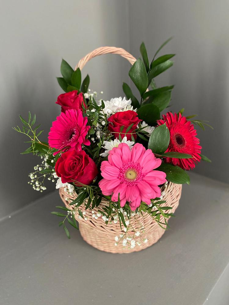 Цветочная композиция из Розы, Хризантемы и Герберы в корзине в Зимовниках