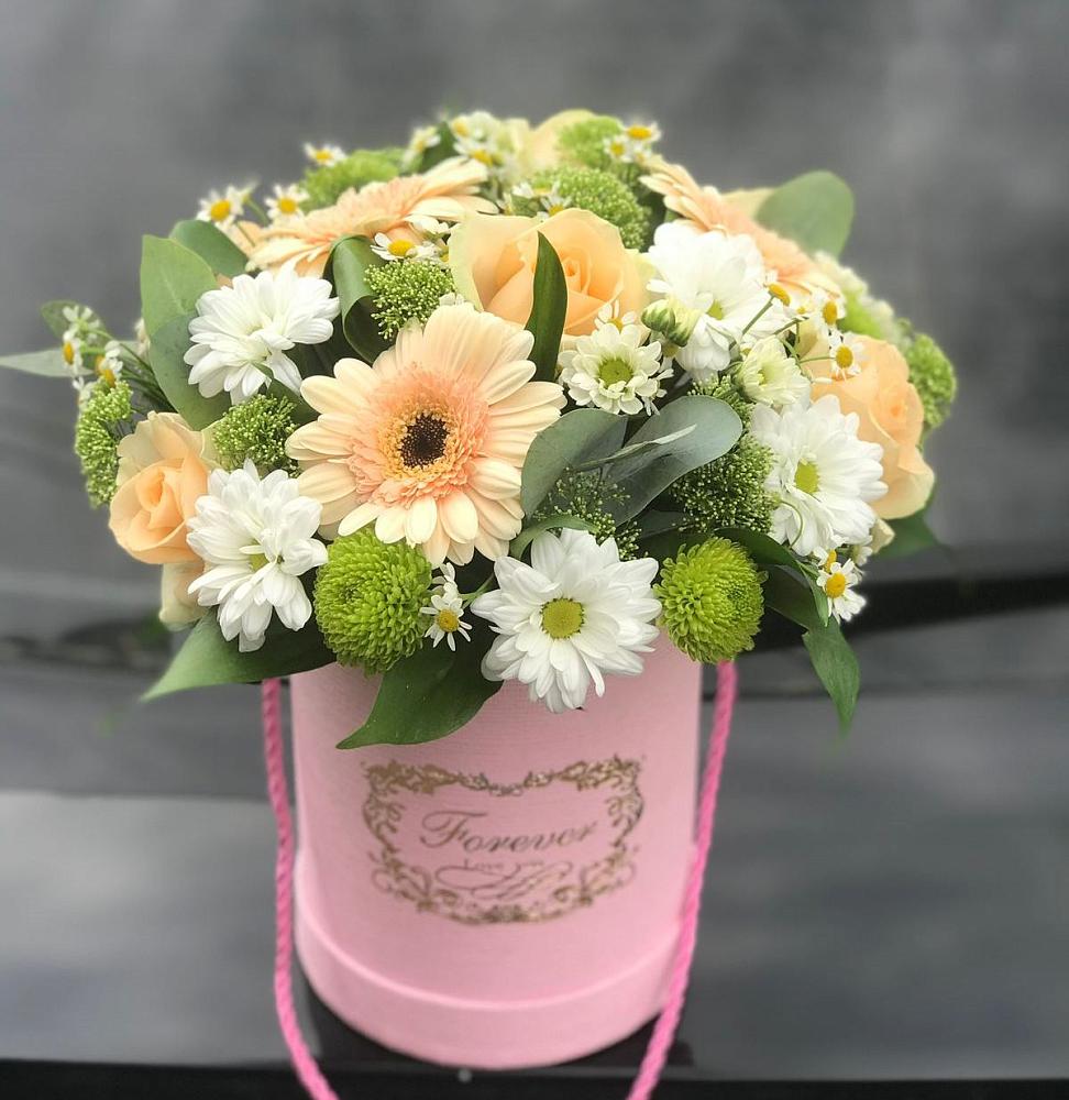 Цветочная композиция из Розы, Герберы и Хризантемы в шляпной коробке в Зимовниках