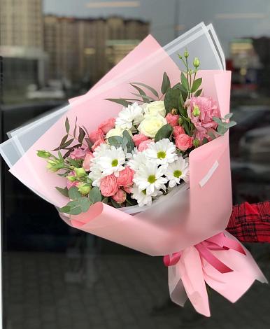 Букет цветов из: Розы, Лизиантусы и Хризантемы в Зимовниках
